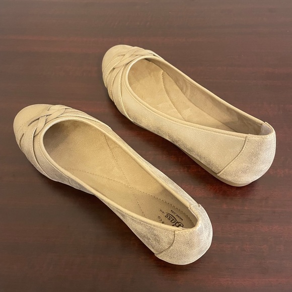 Women’s G.H. Bass Matilda Light Gold Metallic Braided Toe Ballerina Flat - Picture 3 of 7